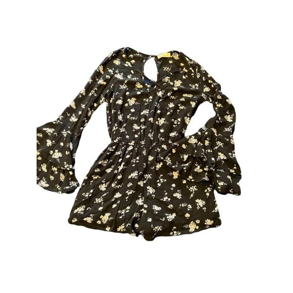 Hollister- Stylish Romper-size Small - Picture 2 of 5